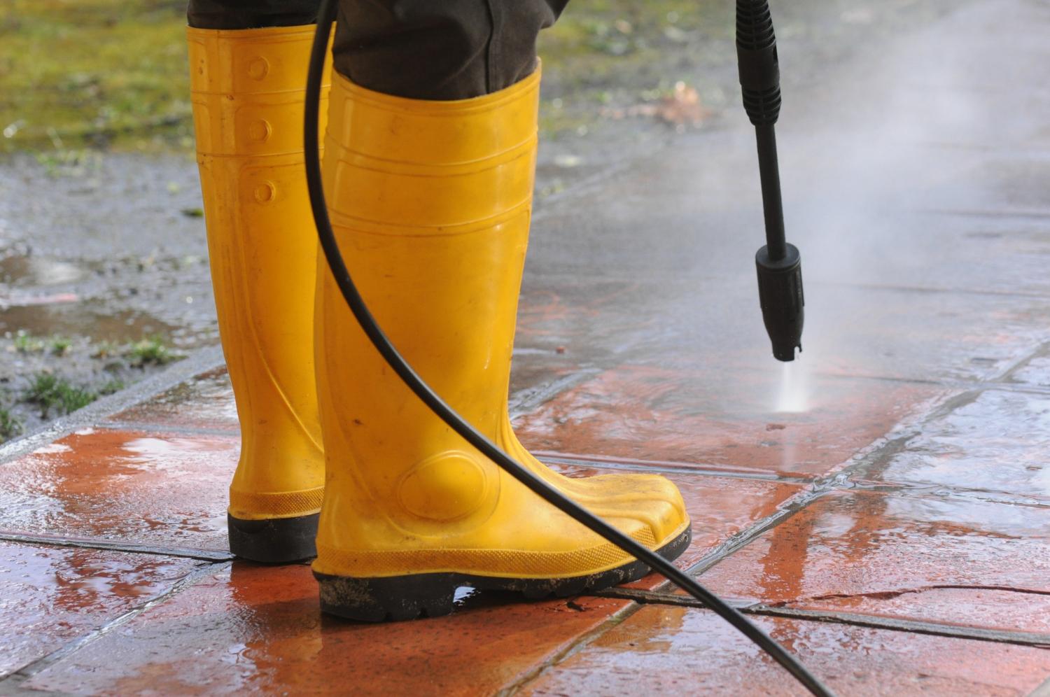 Experienced pressure washing specialist working
