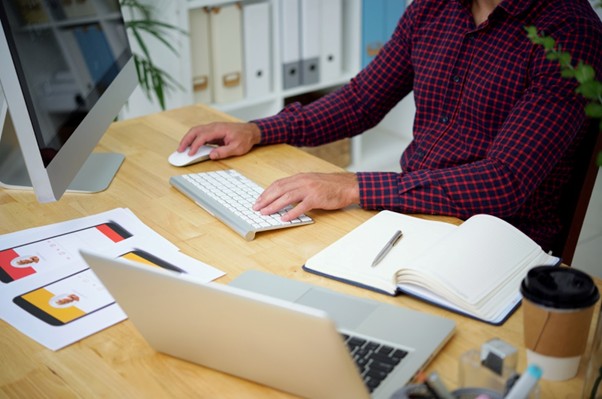 Man using analytics dashboard with website visitor tracking tools on a desktop computer.