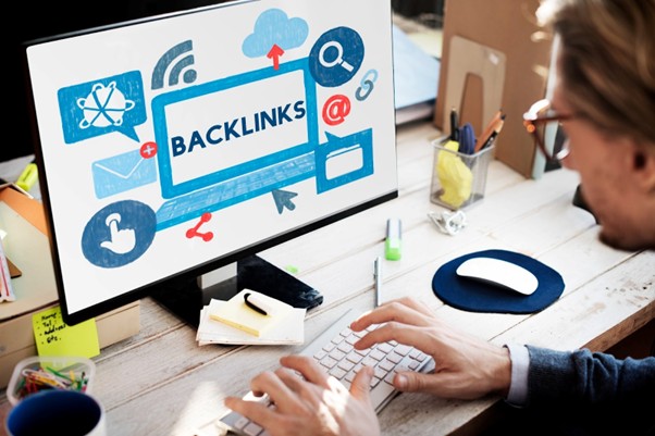 Backlinks SEO concept on a computer screen with link-building icons.