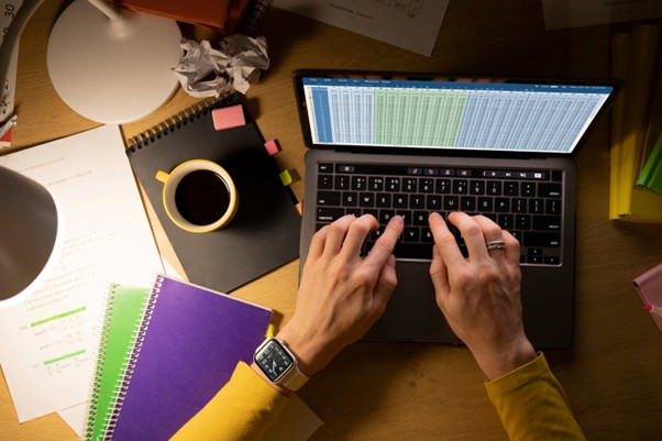  Technical SEO mistakes example showing website analysis on a laptop.
