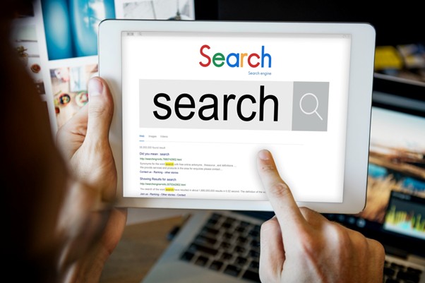 Online search concept showing user behavior analysis for search intent optimization in SEO.